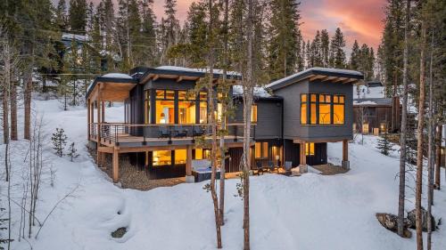Four-Bedroom Holiday Home