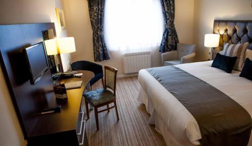 Twin/Double room with attached bathroom for Sole Occupancy