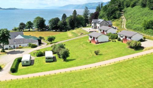 Ash Cabin – 2-Bedroom, Self-Catering with Mountain and Loch Views