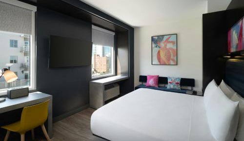 Aloft King Room