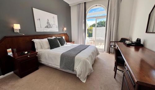 Deluxe Queen Room