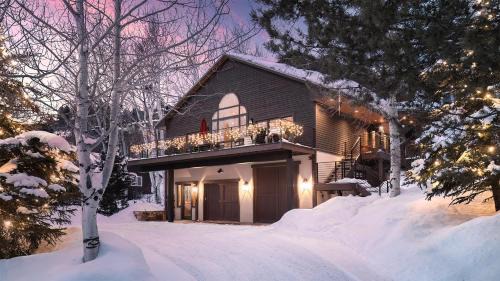 Six-Bedroom Holiday Home