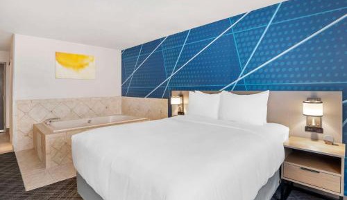 Superior Queen Room with In-Room Whirlpool - Non Smoking