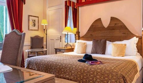 Superior King Room with Garden and Ramparts View