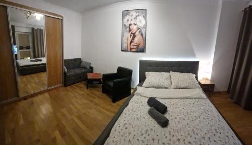 One-Bedroom Apartment with View