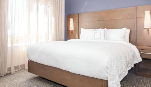 One-Bedroom Suite with King Bed