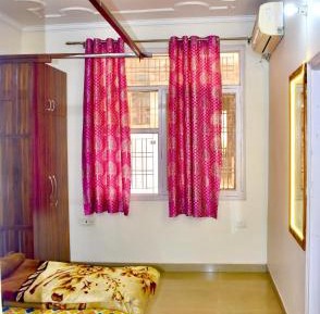 Deluxe Double Room (2 Adults + 1 Child)