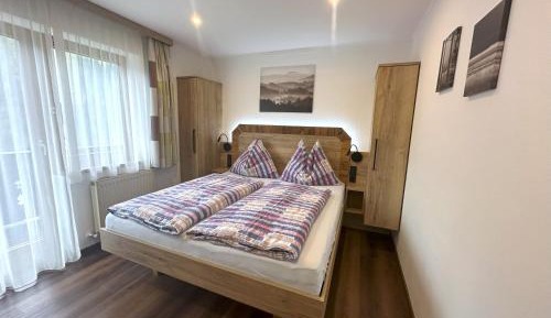 Five-Bedroom Apartment with Balcony