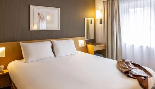 Suite with One King Bed and Sofa