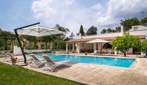Villa with Garden View