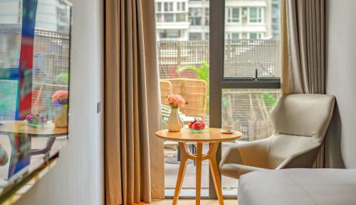 Courtyard King Room