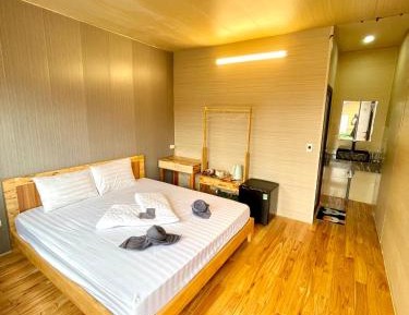 Deluxe Room (2 Adults + 1 Child)