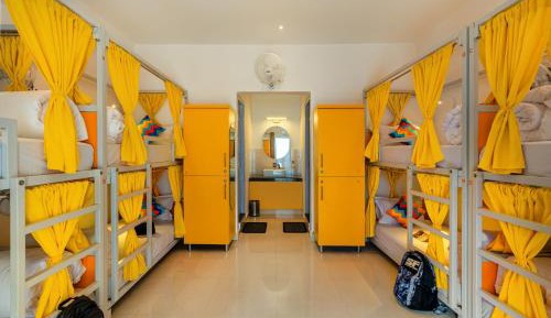 Bed in 8 Bed Mixed Dormitory Room with Ensuite Bathroom