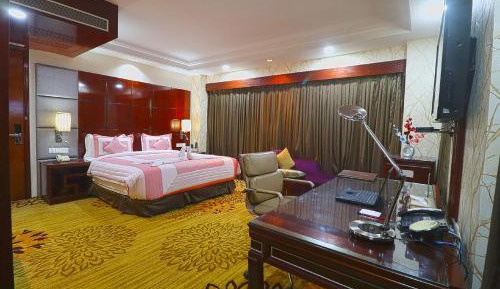 Premium Suite with 15 min head or foot massage ,2hrs conference meeting room , free night club !(subject to availability)