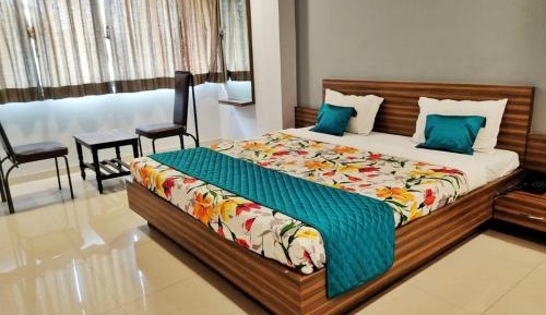 Deluxe Queen Room