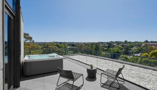 King Spa Room with Balcony