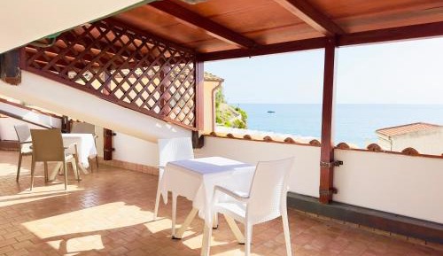 Quadruple Room with Terrace