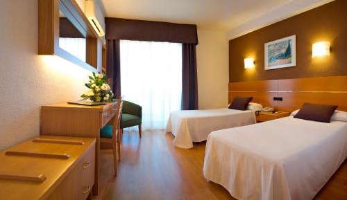 Twin Room (2 Adults + 1 Child)