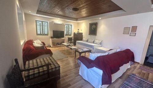 Two-Bedroom Apartment with Mountain View