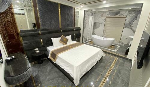 Queen Room with Spa Bath
