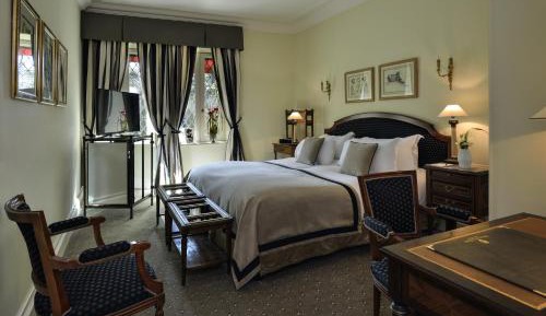 Classic King Room with Street View