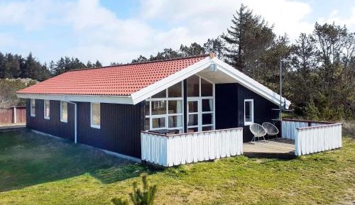 Three-Bedroom Holiday Home 