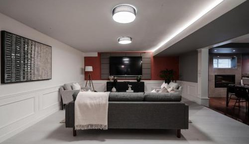 Two-Bedroom Apartment with Mountain View