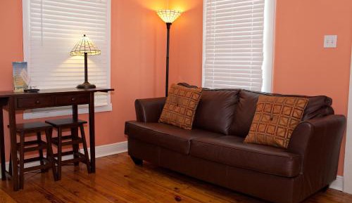One Bedroom King Cottage ( Unit C17)