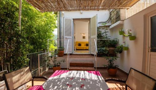 One Bedroom Apartment with Balcony and Sea View