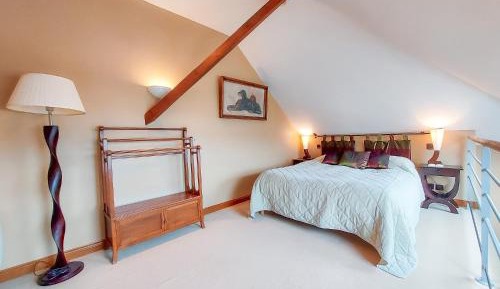 Deluxe Double Room (2 Adults + 1 Child)