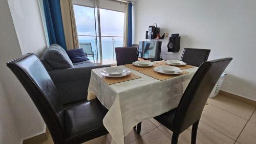 One-Bedroom Apartment with Sea View and Balcony