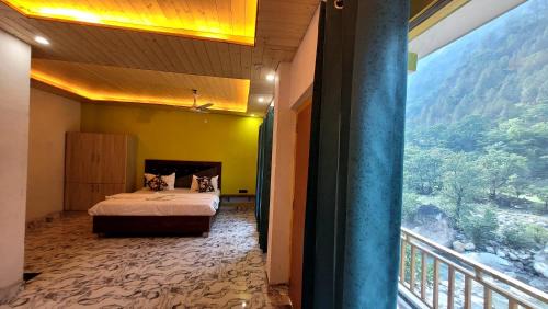 Double Room with Balcony and Sea View