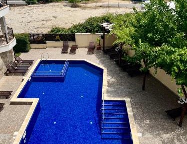 Apartment with Pool View 