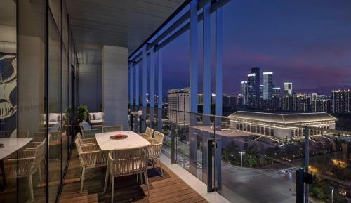 Deluxe King Suite with Balcony