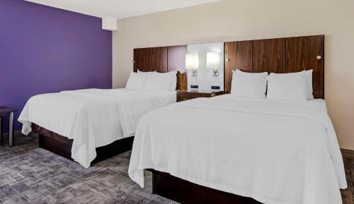Queen Room with Two Queen Beds - Non-Smoking
