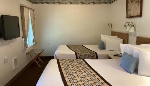 Queen Room with Two Queen Beds - Disability Access