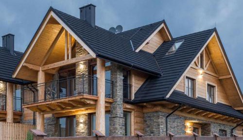 Three-Bedroom Apartment with Lake View