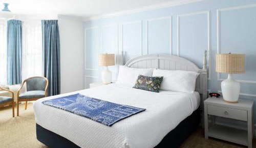 One King Bed Room