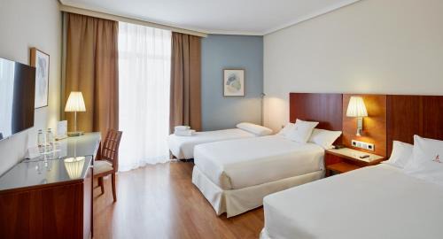 Family Room (3 Adults)