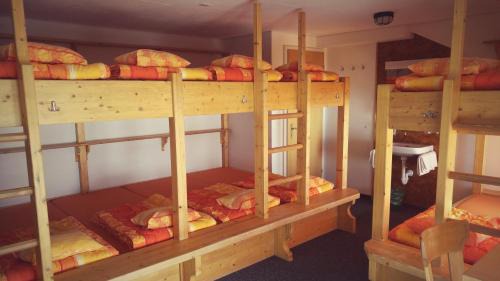 Single Bed in Mixed Dormitory Room