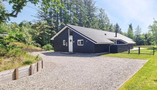 Three-Bedroom Holiday Home 