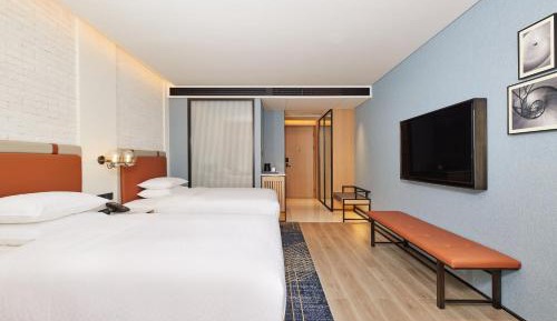Standard Double Room with City View