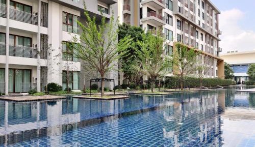 One-Bedroom Apartment with Garden