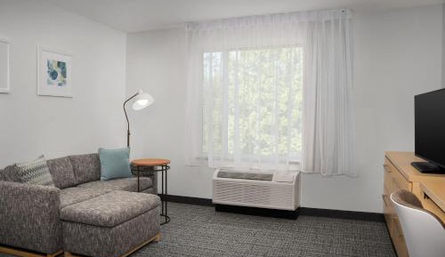 One-Bedroom Queen Suite