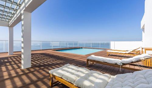 Three-Bedroom Apartment with Ocean View