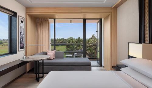 Premium, Guest room, 1 King, Balcony