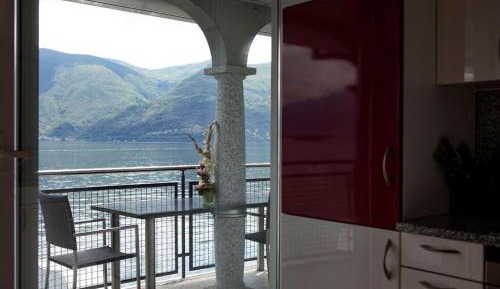 Apartment with Lake View