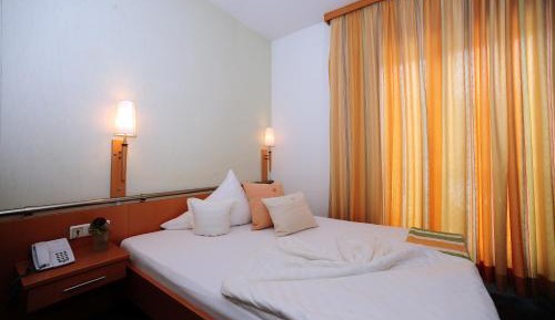 Comfort Single Room with Street View