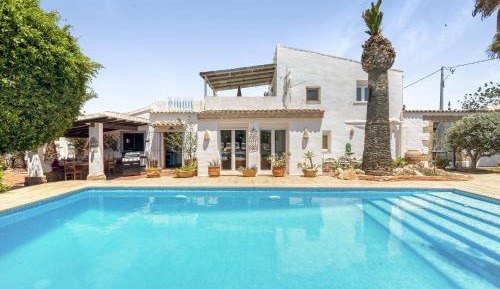 Villa with Garden View