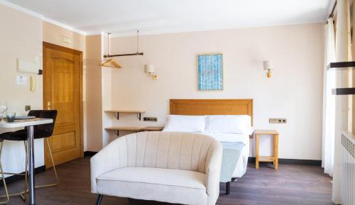 Studio (2 Adults)